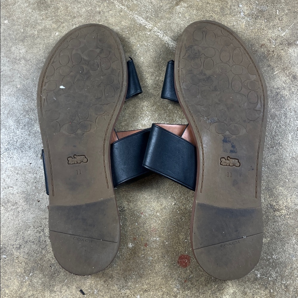 Coach Hallie Sandals
Size: 11 - Picture 3 of 9